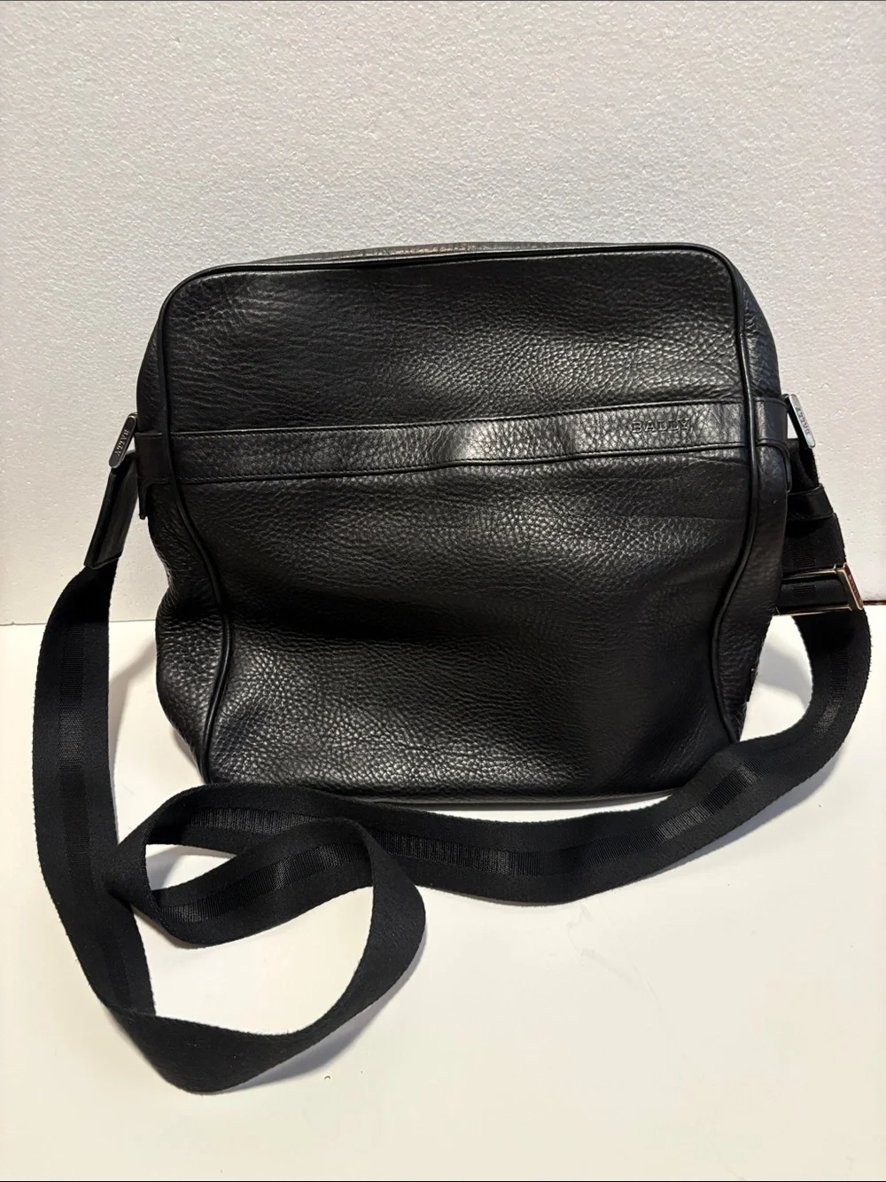 BALLY black pebble leather messenger bag with dust cover